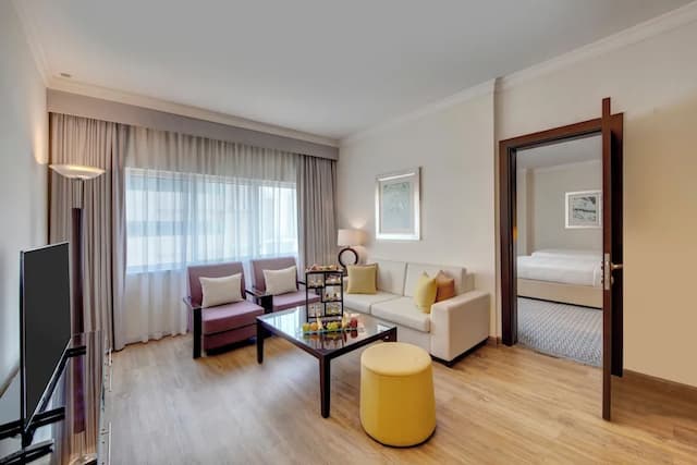 Media Rotana-Family Suite, 1 Bedroom (King and Twin Bed)-2