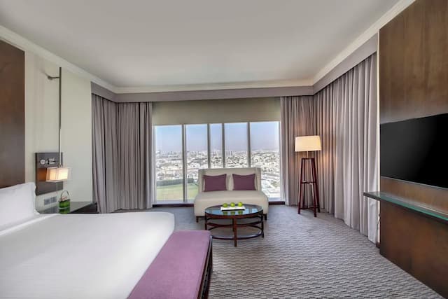 Media Rotana-Room, 1 King Bed (Club Rotana Guest Room)-3