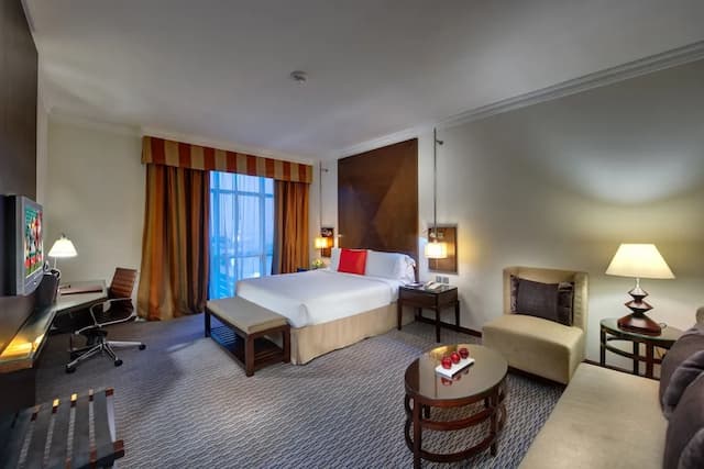 Media Rotana-Room, 1 King Bed (Club Rotana Guest Room)-15