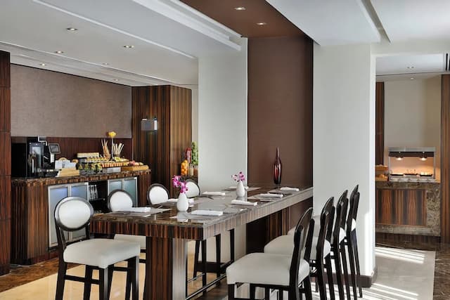 Media Rotana-Room, 1 King Bed (Club Rotana Guest Room)-8