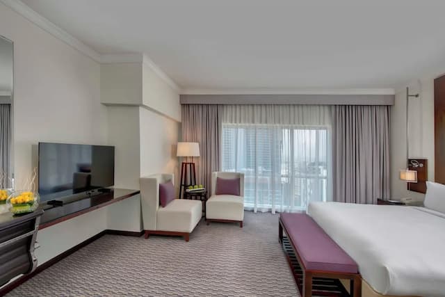 Media Rotana-Room, 1 King Bed (Club Rotana Guest Room)-6