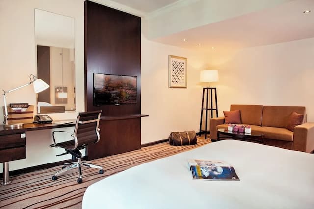 Media Rotana-Room, 1 King Bed (Club Rotana Spacious Room)-17