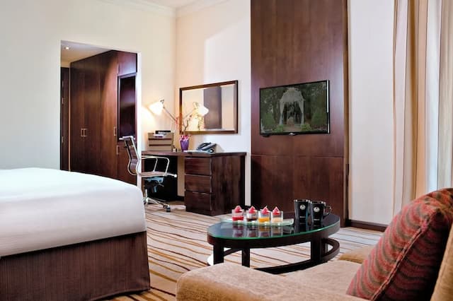 Media Rotana-Room, 1 King Bed (Club Rotana Spacious Room)-15