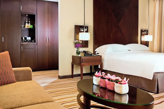 Media Rotana-Room, 1 King Bed (Club Rotana Spacious Room)-14