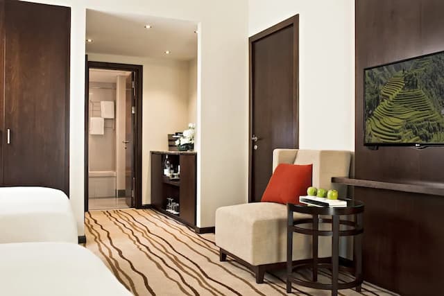 Media Rotana-Room, 2 Twin Beds (Club Rotana Guest Room)-10