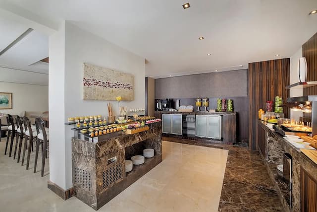 Media Rotana-Room, 2 Twin Beds (Club Rotana Guest Room)-6