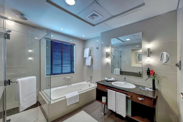 Media Rotana-Room, 2 Twin Beds (Club Rotana Spacious Room)-5