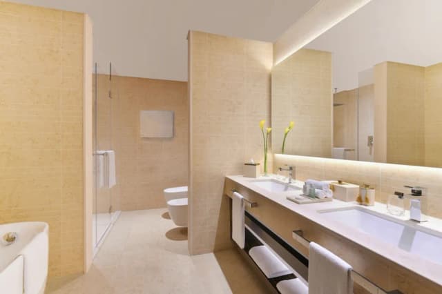 소피텔 두바이 디 오베리스크-One-Bedroom King Suite with Club Millésime Access.-7