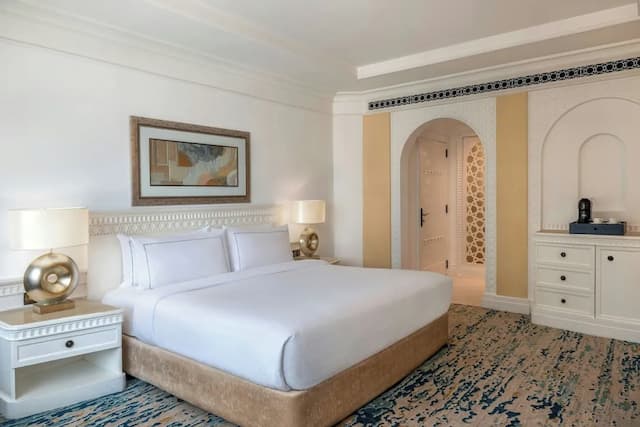 アル ハブトール グランド リゾート、オートグラフ コレクション®-ルーム キングベッド 1 台 喫煙可 パーシャル オーシャン ビュー (Tower)-1