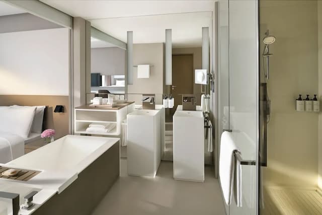 InterContinental Dubai Marina by IHG-尊荣客房, 1 张特大床, 阳台, 海滨景观-8