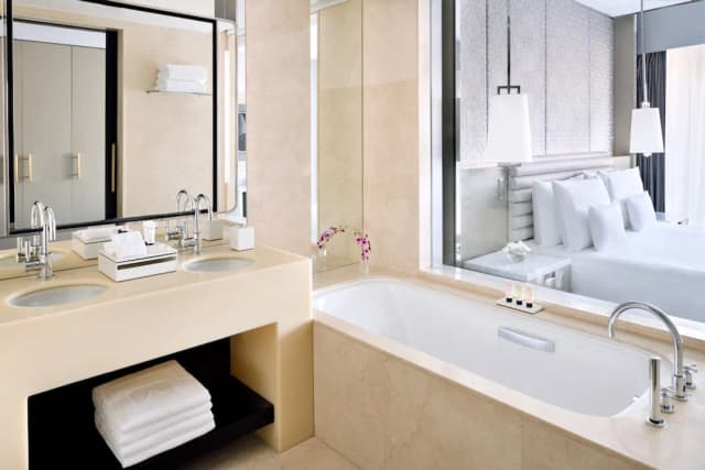 Kempinski Central Avenue Dubai-Standard Room, 1 King Bed, City View (Superior Room King)-2