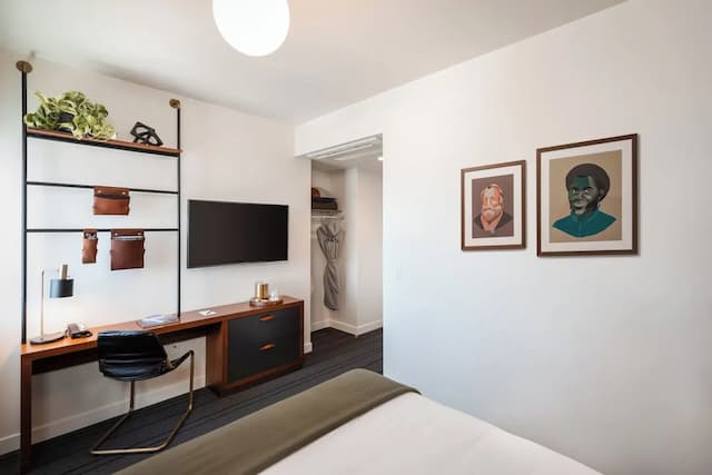 The State Hotel-高级房, 1 张特大床, 无障碍, 城市景观-4