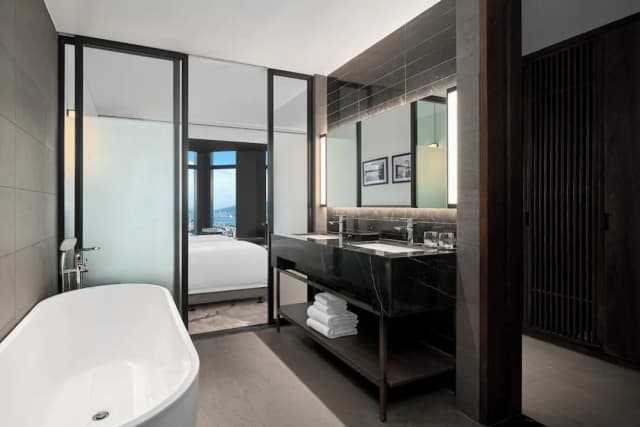 クラウン プラザ ダナン シティ センター by IHG-プレミアム ルーム キングベッド 1 台 クラブラウンジ利用可 リバービュー-5