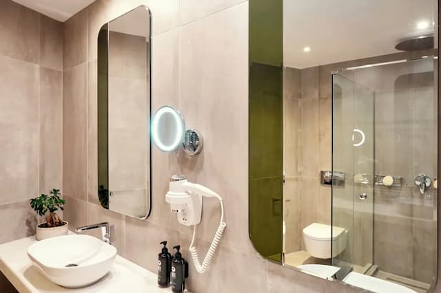 Zeus Essence Wyndham Athens Residence-Executive Suite, City View-13