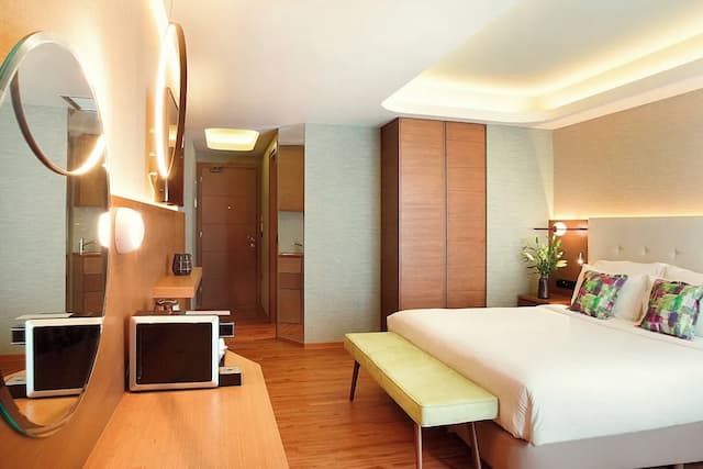 Zeus Essence Wyndham Athens Residence-Superior Room, 1 King Bed, Atrium View-1