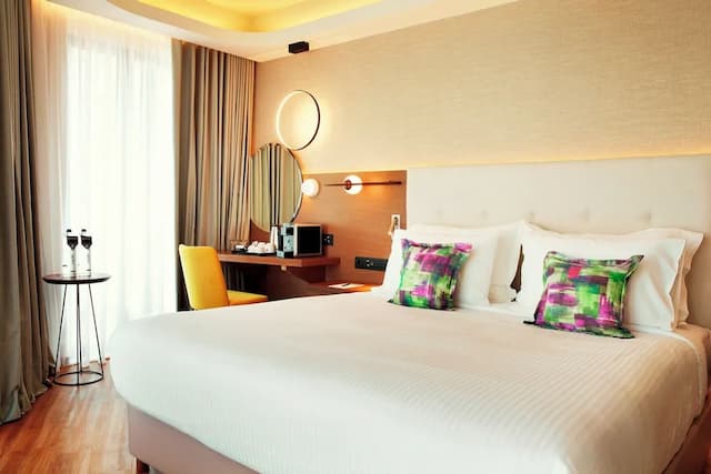 Zeus Essence Wyndham Athens Residence-Junior Suite, City View-2