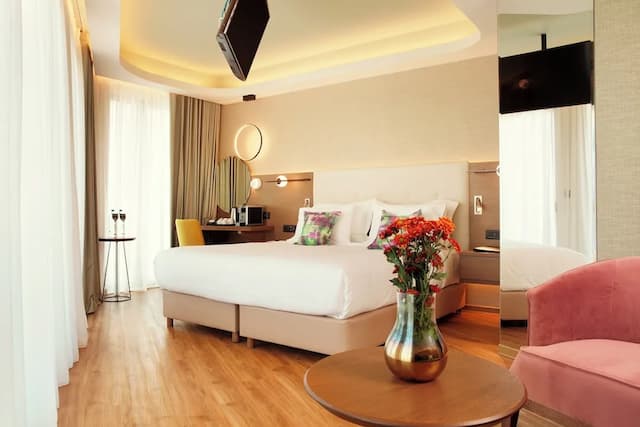 Zeus Essence Wyndham Athens Residence-Junior Suite, City View-1