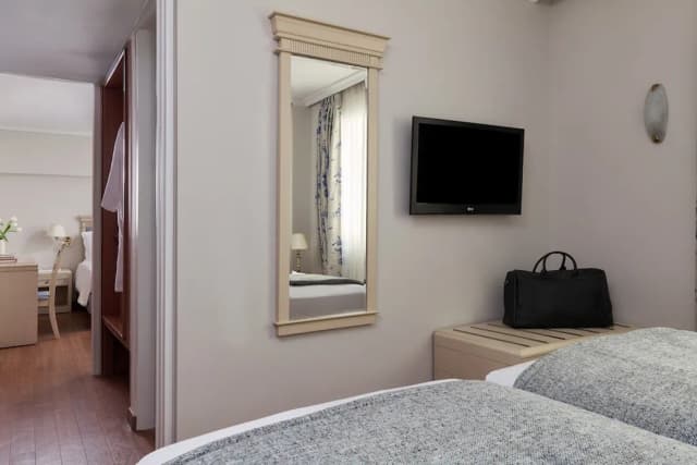 Titania Hotel-Family Room Standard-2