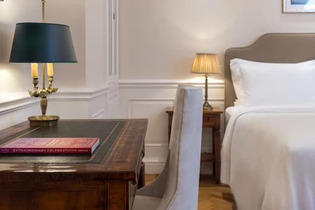 King George, a Luxury Collection Hotel, Athens-Classic Room, 1 King Bed, Courtyard View (View)-3