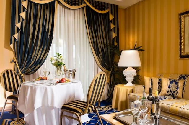 ロイヤル オリンピック ホテル-スイート-2