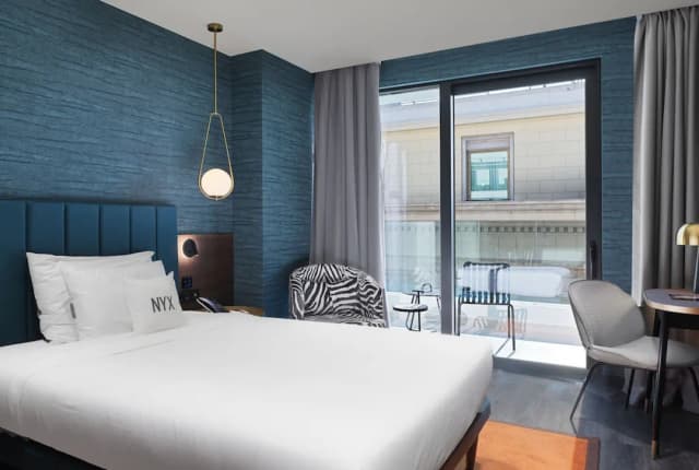 NYX Esperia Palace Hotel Athens-Deluxe Suite with Acropolis View (Heaven)-3