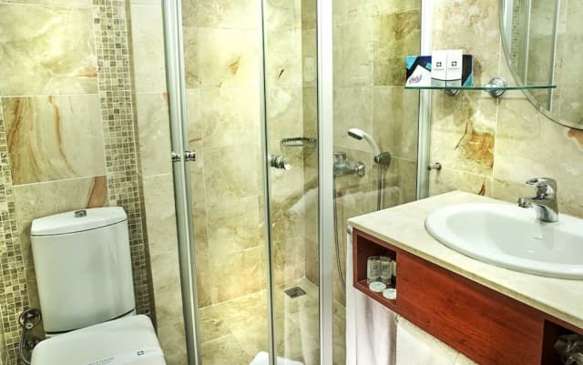 Feronya Hotel-Quadruple Room-2