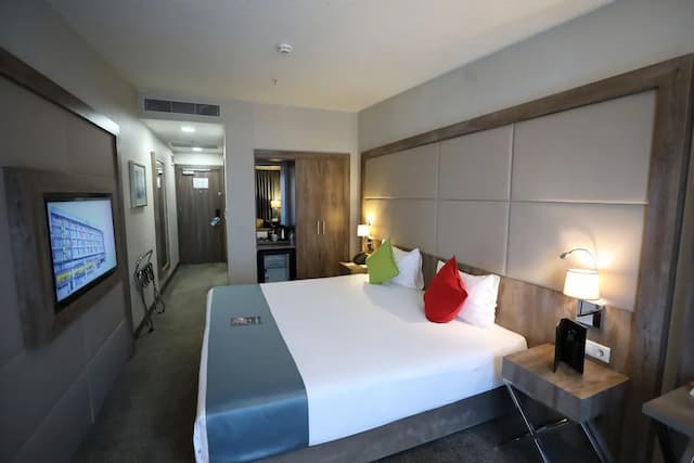 ibis Styles Istanbul Bomonti-Deluxe Room, 1 Double Bed, Balcony-2