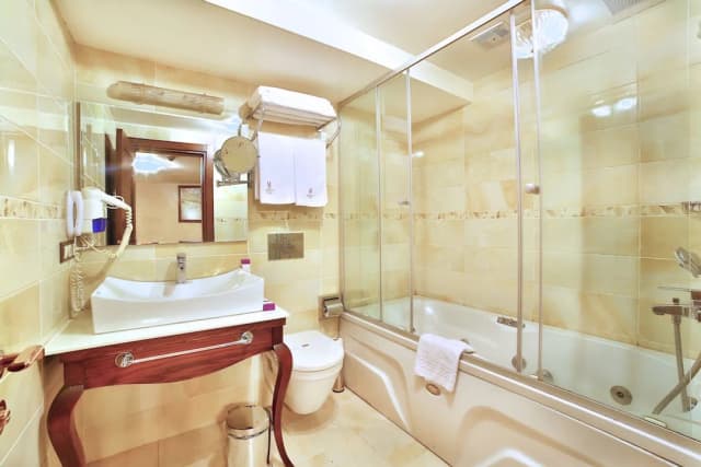 紫水晶飯店-高級客房, 1 張特大雙人床, 按摩浴缸, 邊間-2