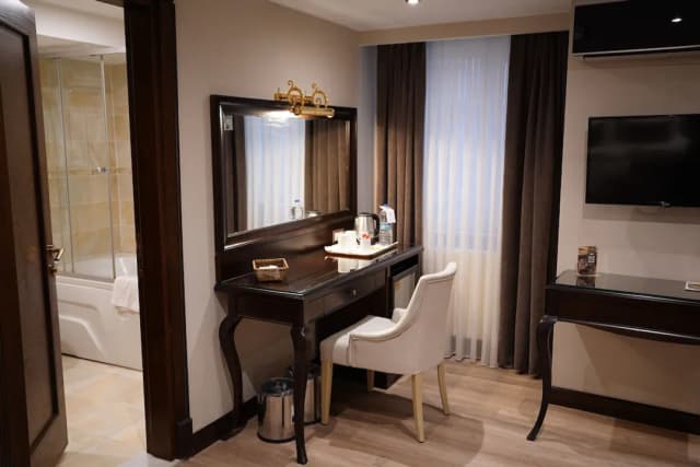 紫水晶飯店-高級客房, 1 張特大雙人床, 按摩浴缸, 邊間-6