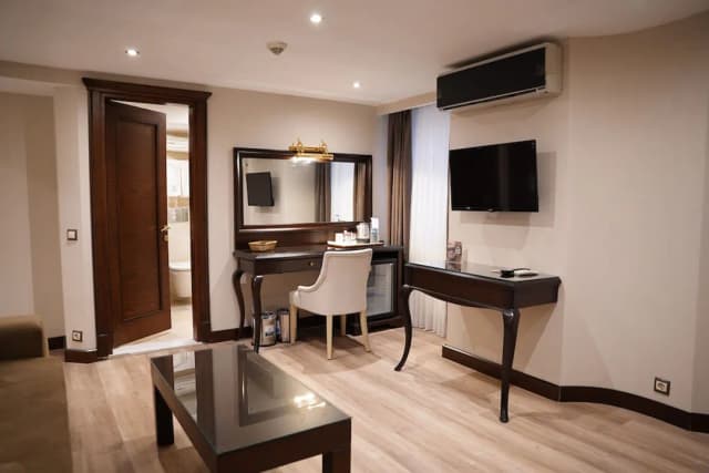 紫水晶飯店-高級客房, 1 張特大雙人床, 按摩浴缸, 邊間-3