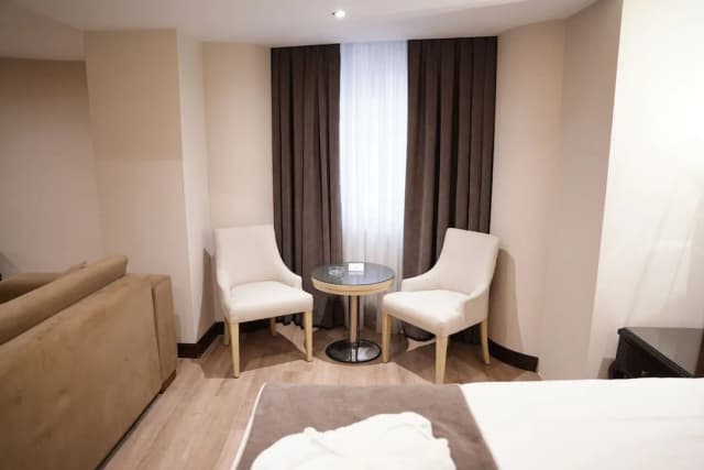 紫水晶飯店-高級客房, 1 張特大雙人床, 按摩浴缸, 邊間-7