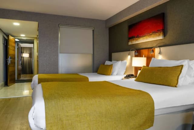 ラマダ バイ ウィンダム イスタンブール グラン バザール-4 Single Beds, Economic Family Suite, Non-Smoking-11