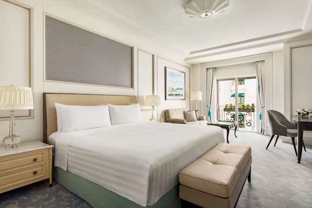 Shangri-La Bosphorus, Istanbul-Deluxe Room, 1 King Bed-1