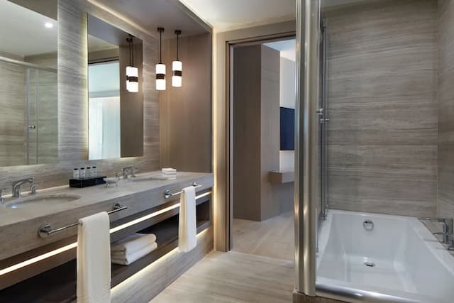 シェラトン イスタンブール シティ センター-エグゼクティブ スイート キングベッド 1 台ソファーベッド付き-11