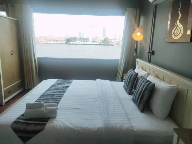 Anandpura Riverside Hotel-Deluxe Room - River View-4