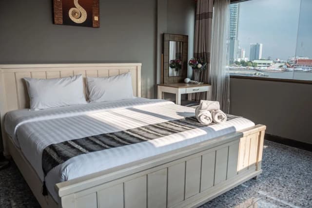 Anandpura Riverside Hotel-Grand Deluxe Room - River View-10