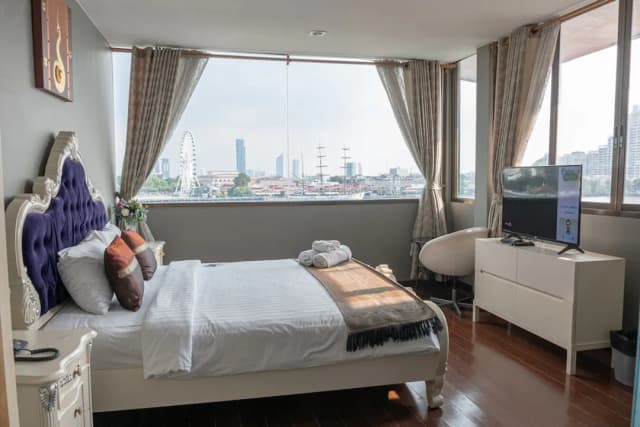 Anandpura Riverside Hotel-Grand Deluxe Room - River View-8