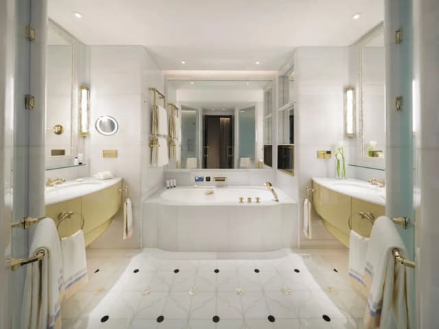 The Peninsula Istanbul-Grand Deluxe Bosphorus Room, 2 Double Beds-4