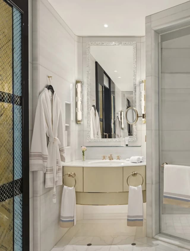 The Peninsula Istanbul-Grand Deluxe Bosphorus Room, 2 Double Beds-3