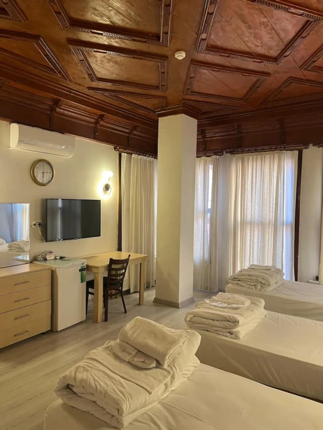 아딜 코낙 호텔-Triple Room-1