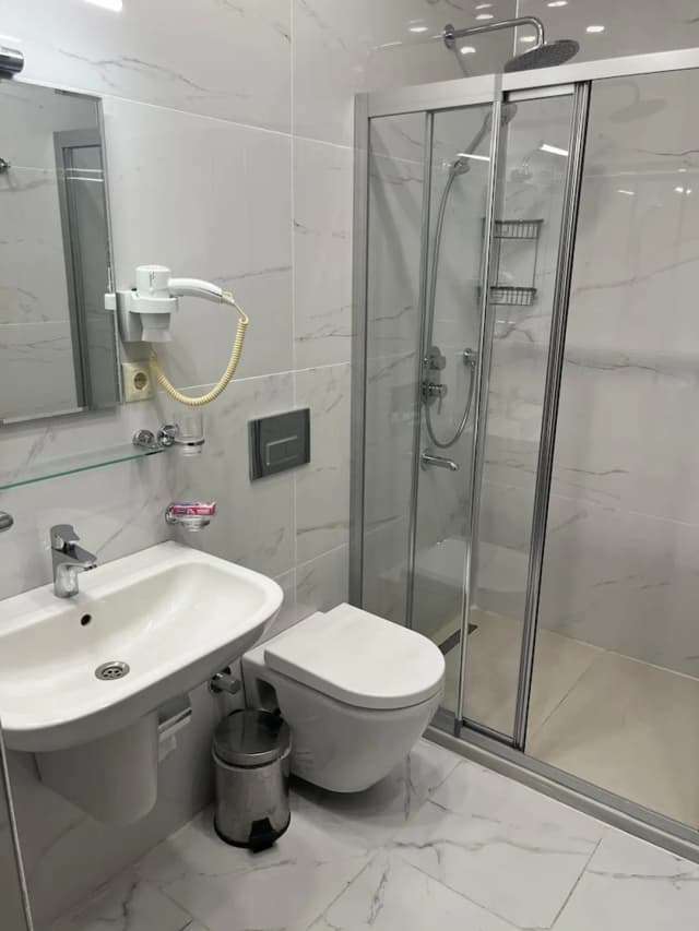 아딜 코낙 호텔-Quadruple Room-5