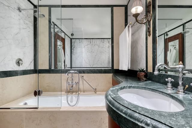 ホテル グランデ ブレターニュ、ア ラグジュリー コレクション ホテル、アテネ-デラックス ルーム キングベッド 1 台 シティビュー-3