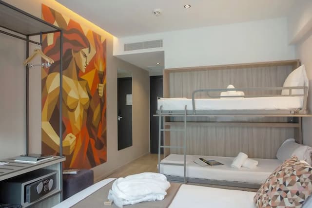 カジュアル クビック アテネ ホテル-ファミリー ルーム バルコニー シティビュー-5