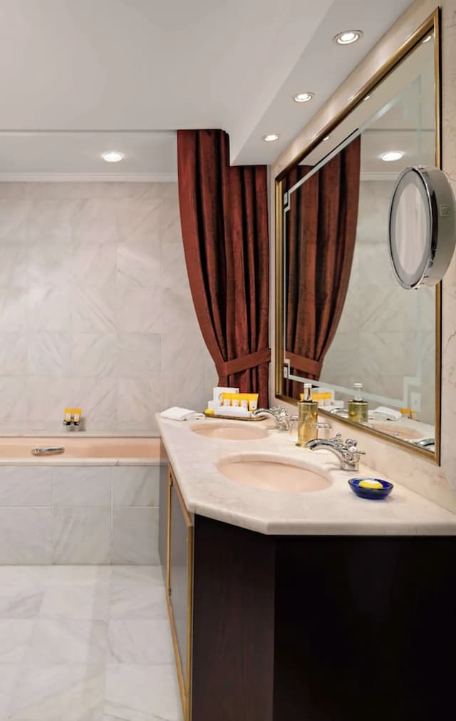 Ciragan Palace Kempinski-Valide Sultan Suite-5