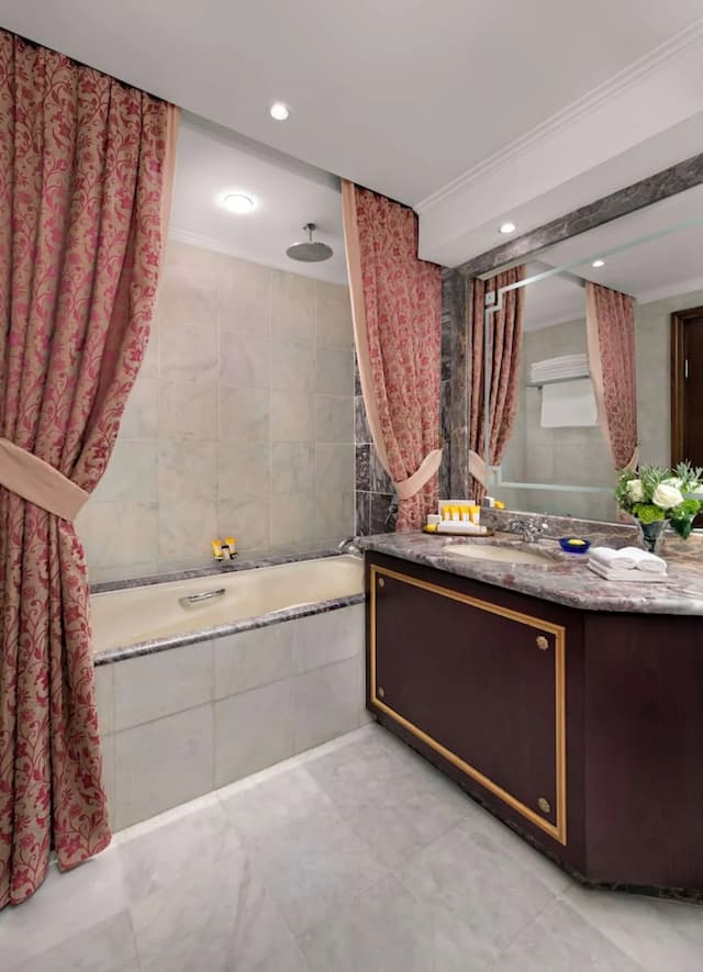 Ciragan Palace Kempinski-Palace Yildiz Suite-5