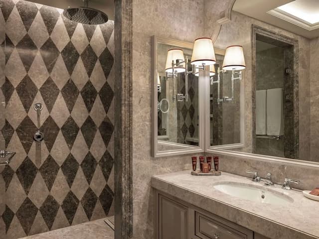 Ciragan Palace Kempinski-Grand Deluxe Ciragan Bosphorus View Twin Room-4