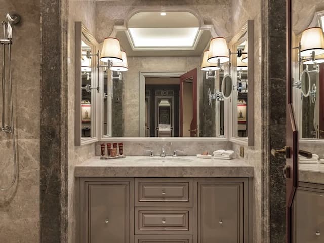 Ciragan Palace Kempinski-Grand Deluxe Ciragan Bosphorus View Twin Room-6