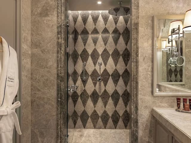 Ciragan Palace Kempinski-Grand Deluxe Ciragan Bosphorus View Twin Room-7