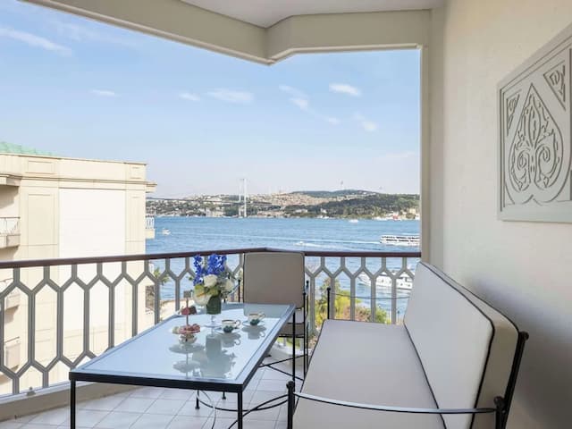 Ciragan Palace Kempinski-Ciragan Bosphorus View King Room-7