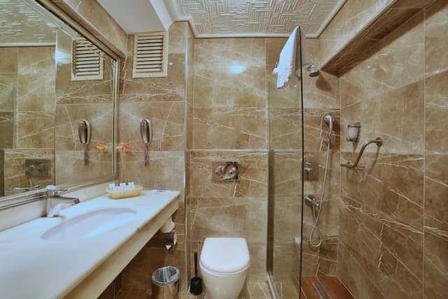 Grand Anka Hotel-三人房-11